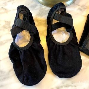 Mariia MX canvas ballet slipper Size 4.5 Black